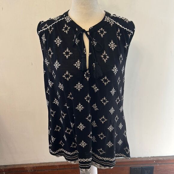 Lucky Brand black white patterned sleeveless top cut out shoulders Size L EUC - Picture 1 of 9